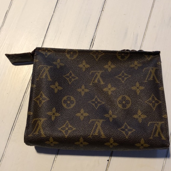 Louis Vuitton Toiletry 19 (zipper replaced) - Picture 3 of 14